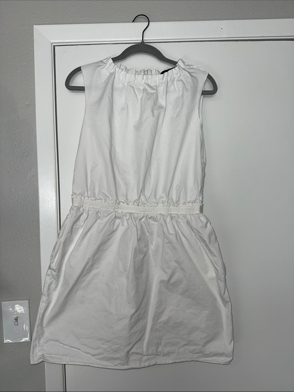D&G White Sleeveless Ruffle-Waist Casual Dress